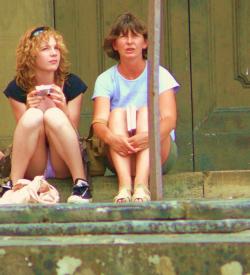 Voyeur upskirt in florence-mother and daughter  23/25