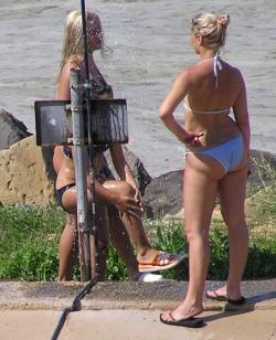 Shower bikini beach -  voyeur pics 7/28