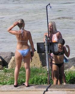 Shower bikini beach -  voyeur pics 10/28