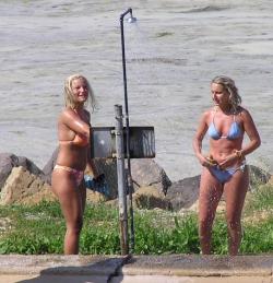 Shower bikini beach -  voyeur pics 12/28