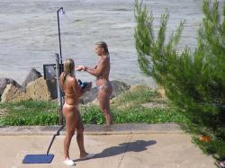 Shower bikini beach -  voyeur pics 18/28
