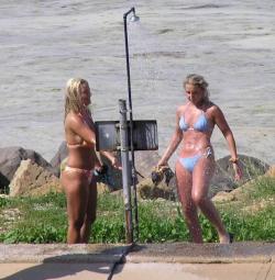 Shower bikini beach -  voyeur pics 14/28