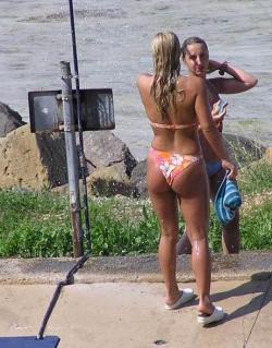 Shower bikini beach -  voyeur pics 23/28