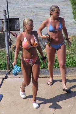 Shower bikini beach -  voyeur pics 27/28