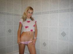 Pikotop - naked blondy in bathroom 22/32