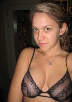 Sweet and damn hot young blonde doing sexy selfsho 4/25