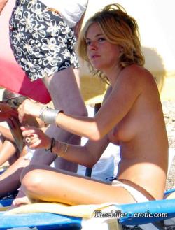 Amateurs girl topless at the beach - spy photos 04 4/50
