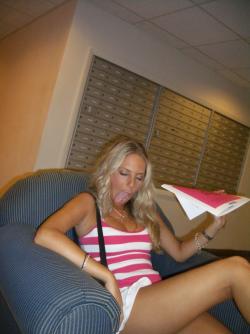 Hot blonde amateur babe shows her huge tits 7/36