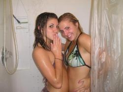Girls in the shower 1(42 pics)