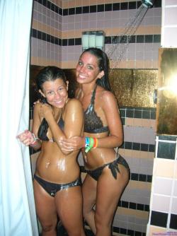 Girls in the shower 1 6/42