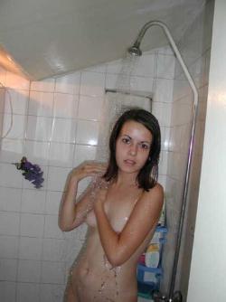 Girls in the shower 1 11/42