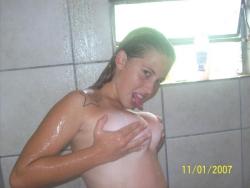 Girls in the shower 1 23/42