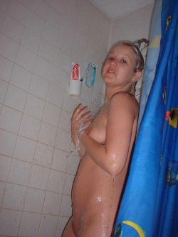 Girls in the shower 1 33/42