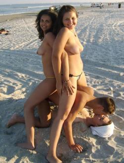 Amateurs: topless beach chicks. part 1.  13/47