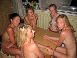 Amateurs: strip poker. part 1. (47 pics)