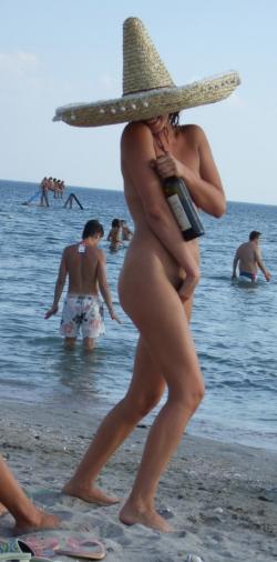 Amateurs: naked on the beach. part 3.  23/42