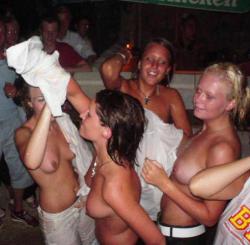 Party: wet t-shirt contest 22/48