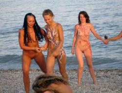 Amateur nudists and theirs beach body painting 3/50