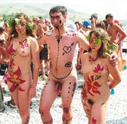 Amateur nudists and theirs beach body painting 5/50