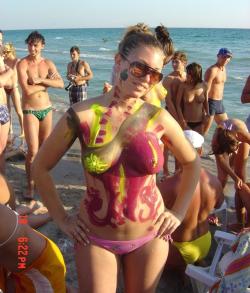 Amateur nudists and theirs beach body painting 10/50