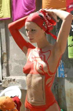 Amateur nudists and theirs beach body painting 28/50