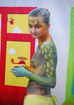Amateur nudists and theirs beach body painting 30/50