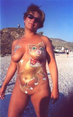 Amateur nudists and theirs beach body painting 41/50
