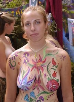 Amateur girls theirs body painting  4/15
