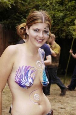 Amateur girls theirs body painting  14/15