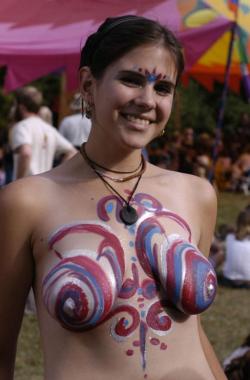 Amateur girls theirs body painting  15/15