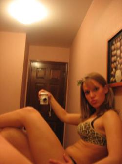 Young blond chick a her self pics 25/31