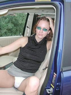 Voyeur - out of car panty flash(32 pics)