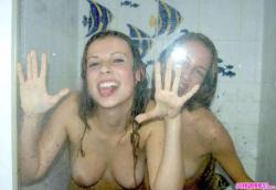 Two naked teengirls in bathroom 5/16