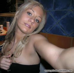 Blonde chick wanna fuck(32 pics)