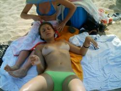 Amateur topless girls on the beach no.11  24/50