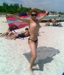Amateur topless girls on the beach no.11  47/50