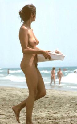 Voyeur at nudistbeach / amateur nudist girls  24/50