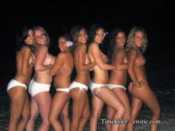 Grouptopless photos amateur girls on the beach 41/50