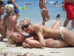 Grouptopless photos amateur girls on the beach 48/50