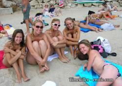 Grouptopless photos amateur girls on the beach 47/50