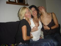 Stephanie and her friends (42 pics)