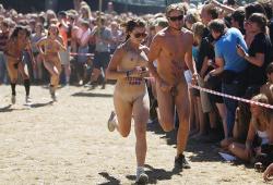 Roskilde naked run 2006  62/90