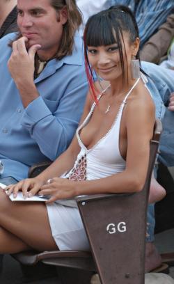 Celeb oops.. upskirt, downblouse, nips and more(77 pics)