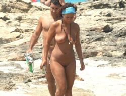 I  loves the nudist beach 54/73