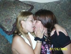 Kissing girls  39/41