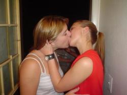 Kissing girls  41/41