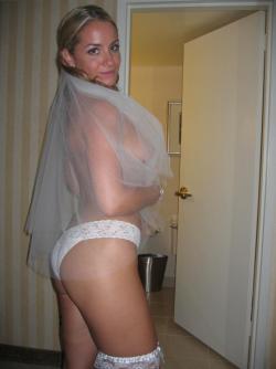 Pikotop - blond amateur bride on her honeymoon  4/24