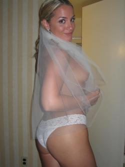 Pikotop - blond amateur bride on her honeymoon  10/24