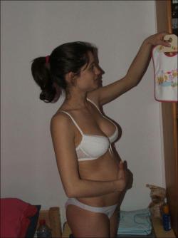 Sexy pregnant brunette  5/15