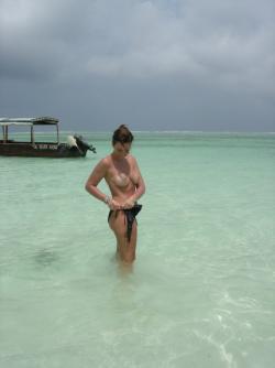 A nice milf in the water 9/9